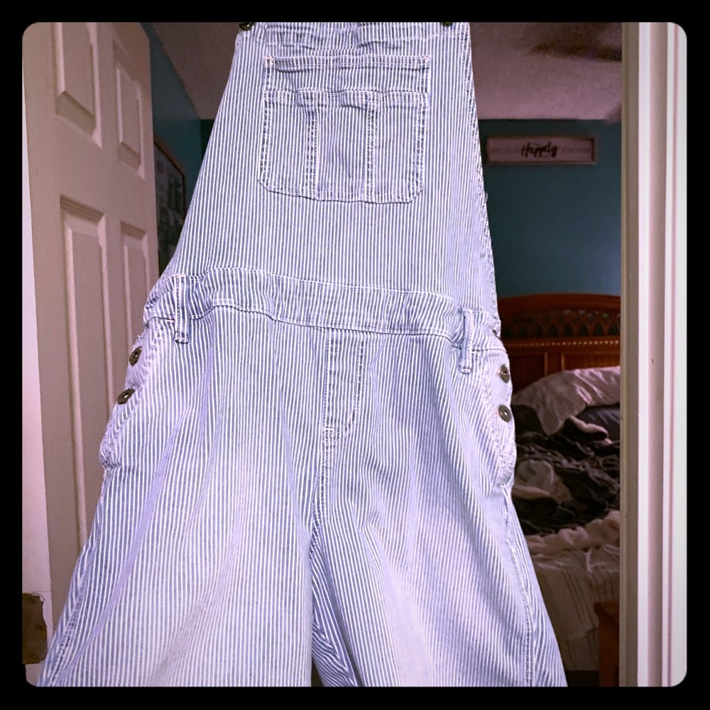 Short overalls